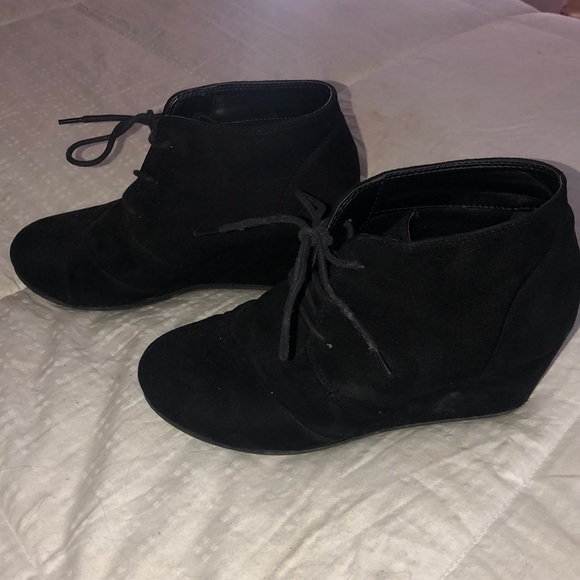 Shoes - Picture 2 of 3